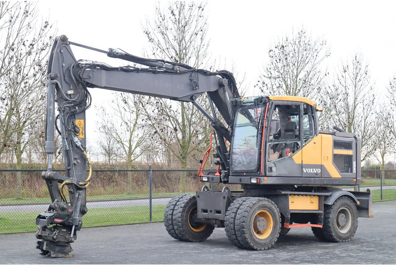 Volvo EW160 E | OILQUICK | ROTOTILT | DAMAGE / WORKING CONDITION - Pelle sur pneus: photos 2 Volvo EW160 E | OILQUICK | ROTOTILT | DAMAGE / WORKING CONDITION - Pelle sur pneus: photos 2