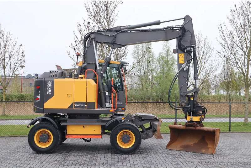 Volvo EWR 150 E | ROTOTILT | BUCKET | TRAILER HYDR - Pelle sur pneus: photos 4 Volvo EWR 150 E | ROTOTILT | BUCKET | TRAILER HYDR - Pelle sur pneus: photos 4