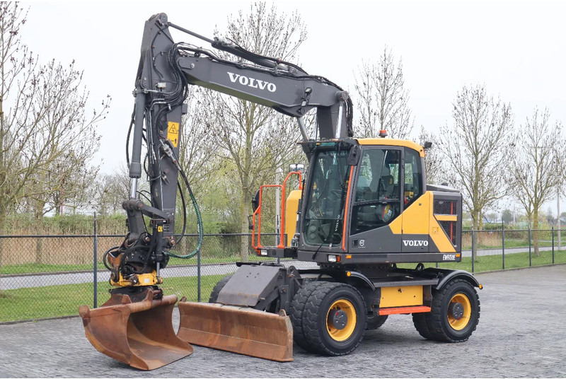Volvo EWR 150 E | ROTOTILT | BUCKET | TRAILER HYDR - Pelle sur pneus: photos 2 Volvo EWR 150 E | ROTOTILT | BUCKET | TRAILER HYDR - Pelle sur pneus: photos 2