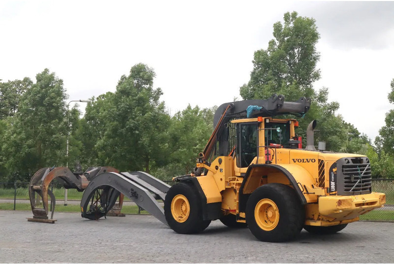 Volvo L180 F HL | HIGH-LIFT | LOG STACKER | HOLZ GRAPPLE - Chargeuse sur pneus: photos 3 Volvo L180 F HL | HIGH-LIFT | LOG STACKER | HOLZ GRAPPLE - Chargeuse sur pneus: photos 3