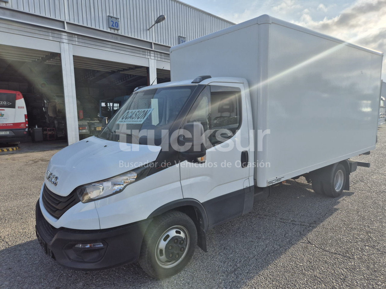 IVECO DAILY 35C16H - Fourgon: photos 1 IVECO DAILY 35C16H - Fourgon: photos 1
