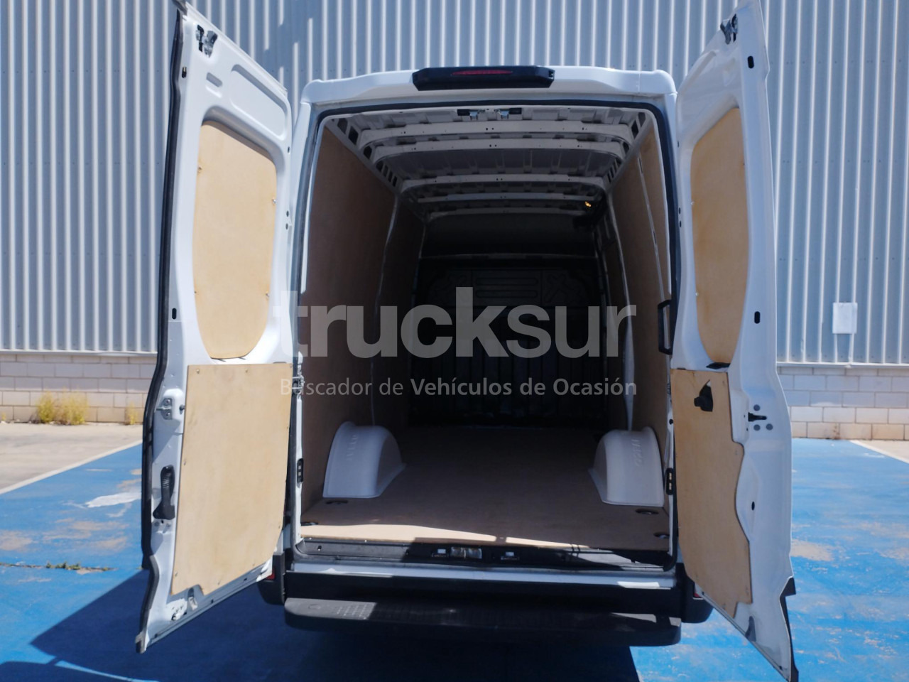 IVECO DAILY 35S16 F 12M3 - Fourgon: photos 5 IVECO DAILY 35S16 F 12M3 - Fourgon: photos 5