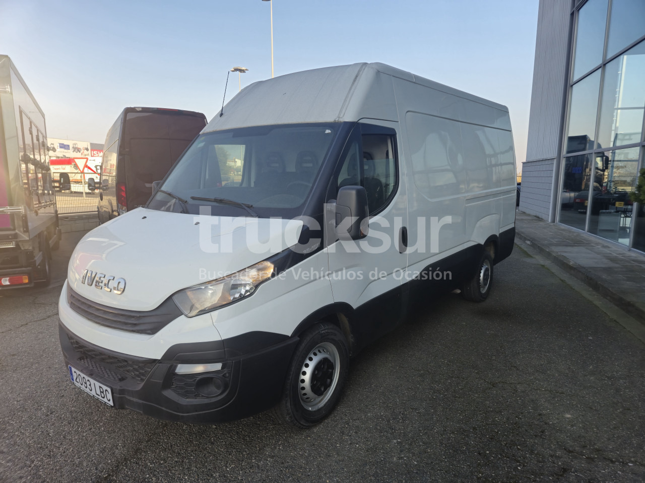 IVECO DAILY 35S16V 12M3 - Fourgon: photos 1 IVECO DAILY 35S16V 12M3 - Fourgon: photos 1