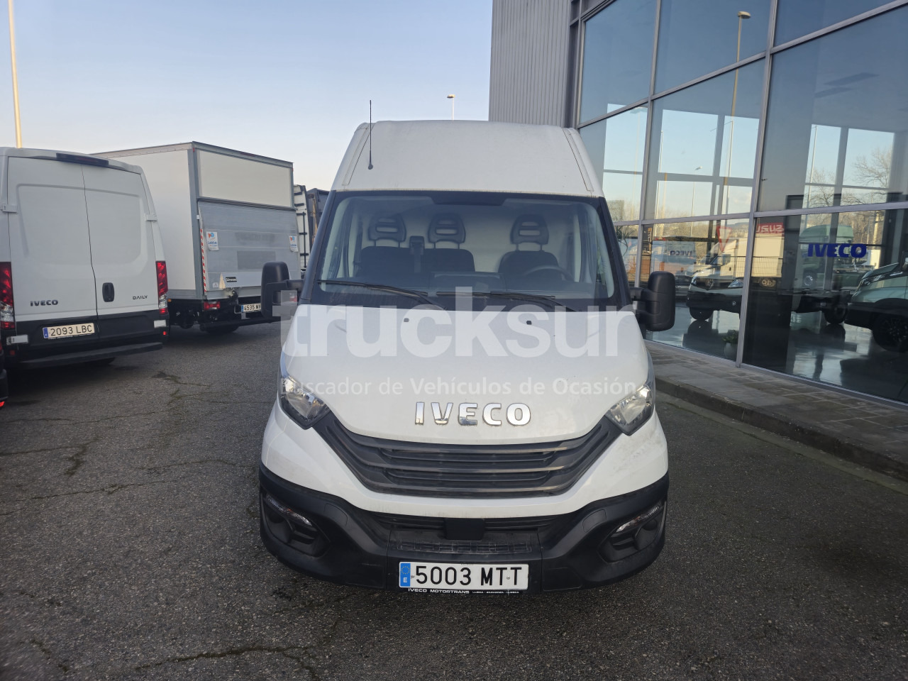 IVECO DAILY 35S16V 12M3 - Fourgon: photos 2 IVECO DAILY 35S16V 12M3 - Fourgon: photos 2