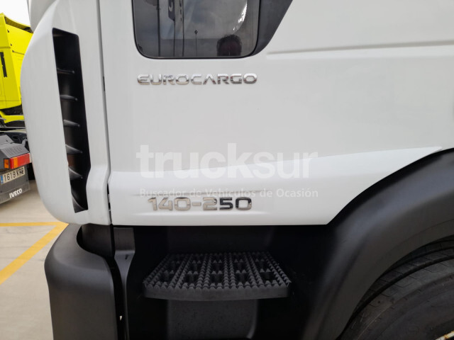 IVECO EUROCARGO 140E 250 - Camion à rideaux coulissants: photos 5 IVECO EUROCARGO 140E 250 - Camion à rideaux coulissants: photos 5