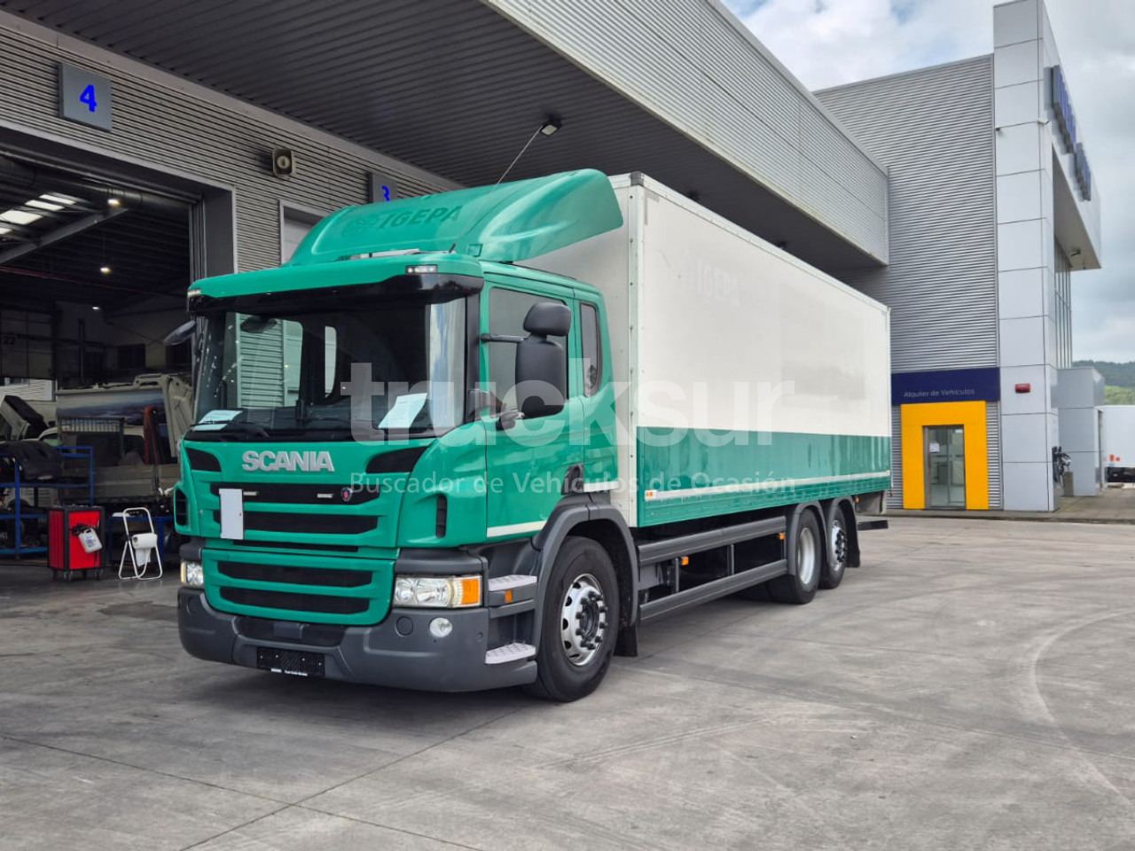 SCANIA P320.26 ejes 6x2*4 - Camion à rideaux coulissants: photos 1 SCANIA P320.26 ejes 6x2*4 - Camion à rideaux coulissants: photos 1