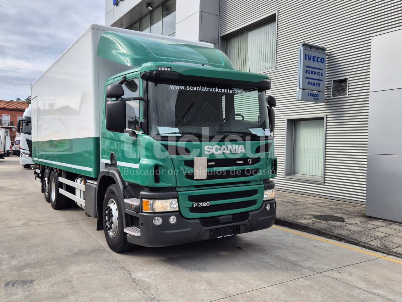 SCANIA P320.26 ejes 6x2*4 - Camion fourgon: photos 2 SCANIA P320.26 ejes 6x2*4 - Camion fourgon: photos 2