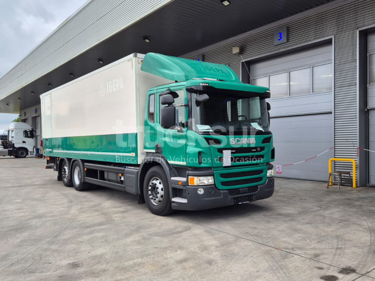 SCANIA P320.26 ejes 6x2*4 - Camion à rideaux coulissants: photos 2 SCANIA P320.26 ejes 6x2*4 - Camion à rideaux coulissants: photos 2