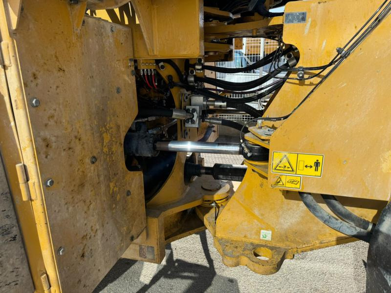 Caterpillar 966M - Chargeuse sur pneus: photos 5 Caterpillar 966M - Chargeuse sur pneus: photos 5