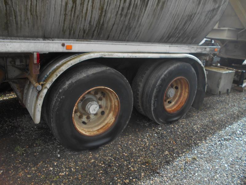 Fruehauf - Semi-remorque citerne: photos 3 Fruehauf - Semi-remorque citerne: photos 3
