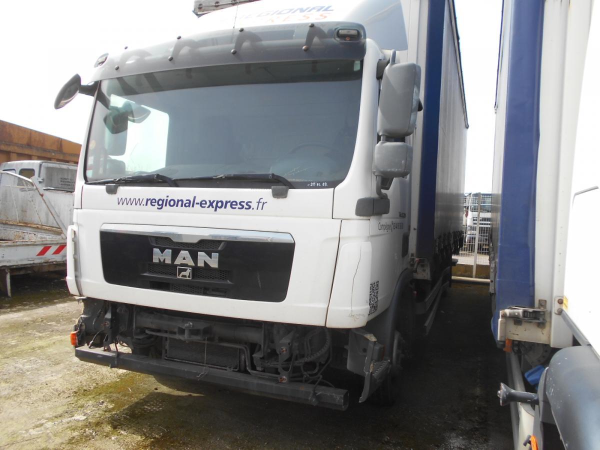 MAN TGL 12.220 - Camion à rideaux coulissants: photos 2 MAN TGL 12.220 - Camion à rideaux coulissants: photos 2