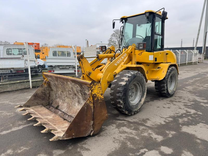 Volvo L 35 BZ - Chargeuse sur pneus: photos 1 Volvo L 35 BZ - Chargeuse sur pneus: photos 1