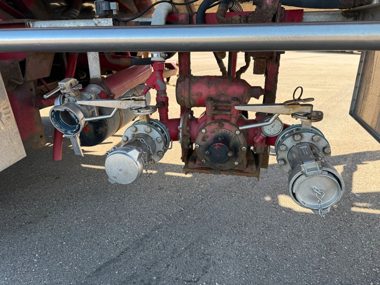 Burg 3 axle 3 compartments 32.200 L ADR - Semi-remorque citerne: photos 5 Burg 3 axle 3 compartments 32.200 L ADR - Semi-remorque citerne: photos 5