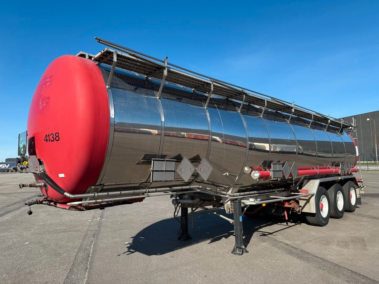 Burg 3 axle 3 compartments 32.200 L ADR - Semi-remorque citerne: photos 1 Burg 3 axle 3 compartments 32.200 L ADR - Semi-remorque citerne: photos 1