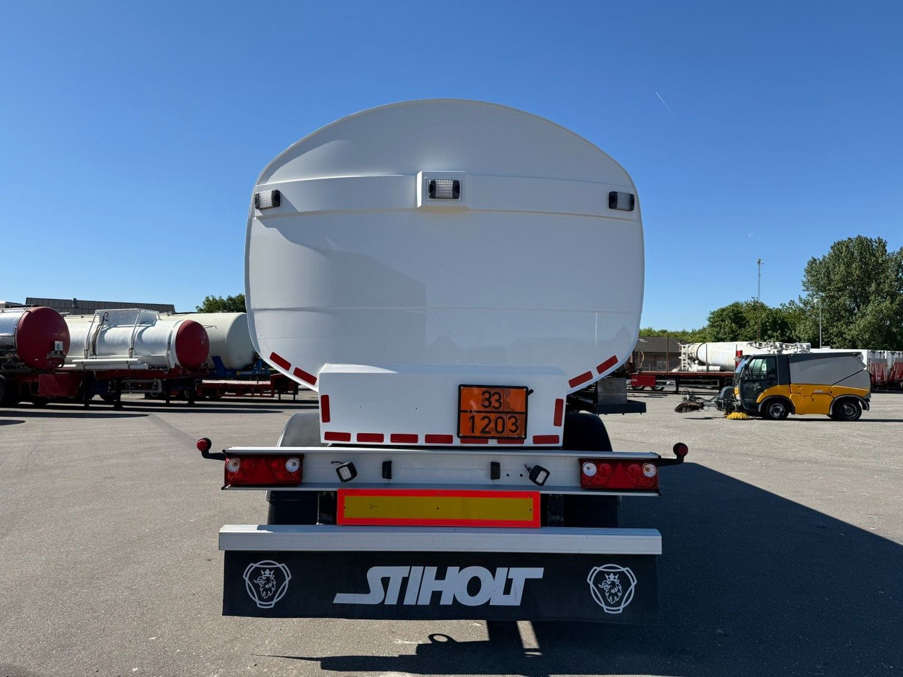 Remorque citerne Eurotank 3 axle ET-26-4 ADR 25.500 L 4 Room: photos 9 Remorque citerne Eurotank 3 axle ET-26-4 ADR 25.500 L 4 Room: photos 9