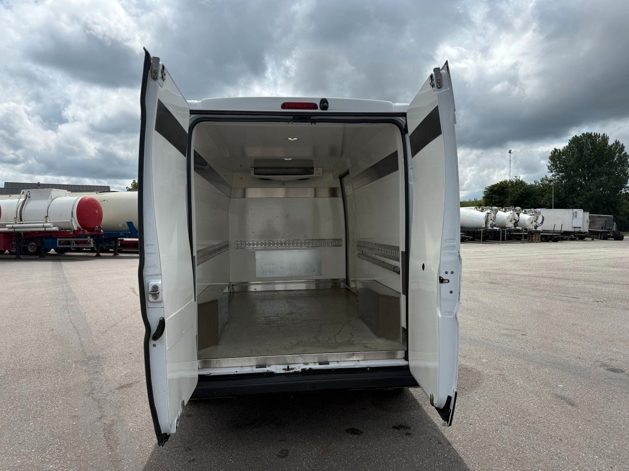 Fiat Ducato 2.3 MJT 150 Waeco Frigo (Engine Damage) - Véhicule utilitaire frigorifique: photos 5 Fiat Ducato 2.3 MJT 150 Waeco Frigo (Engine Damage) - Véhicule utilitaire frigorifique: photos 5