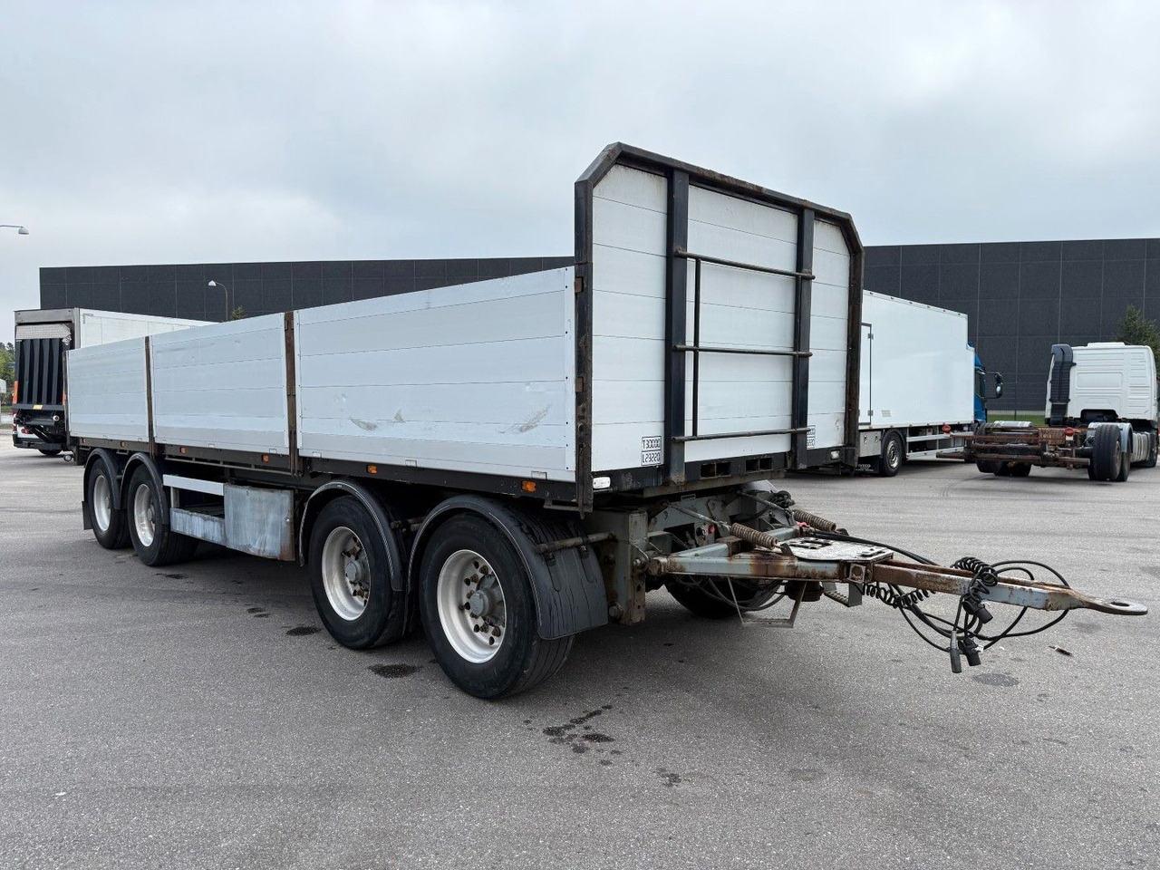 HFR 30 t. 4 axle Platform 8,15 m. - Remorque plateau: photos 2 HFR 30 t. 4 axle Platform 8,15 m. - Remorque plateau: photos 2