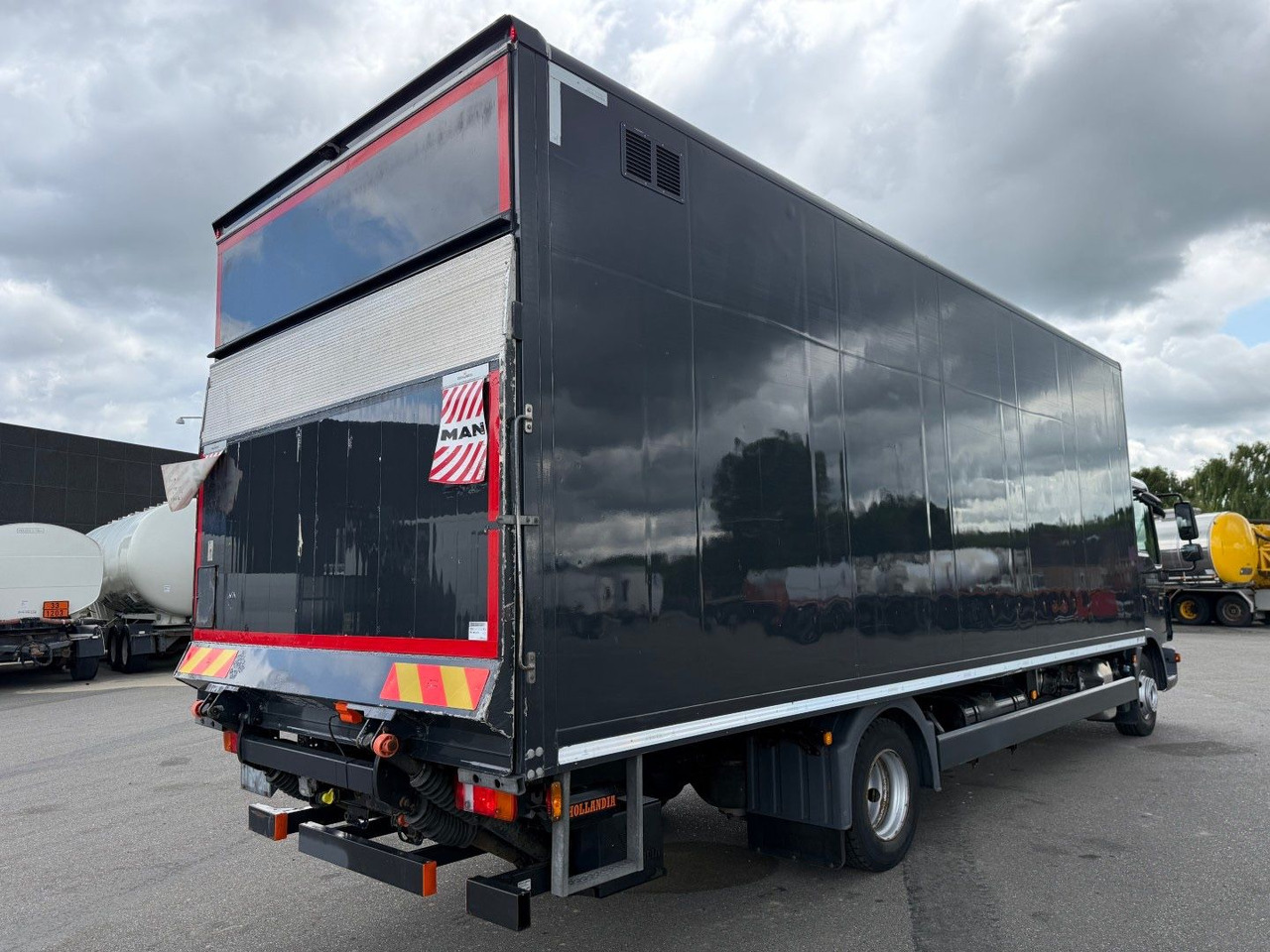 MAN TGL 12.250 Euro 6 Closed box / Koffer 7.20 m. - Camion fourgon: photos 3 MAN TGL 12.250 Euro 6 Closed box / Koffer 7.20 m. - Camion fourgon: photos 3