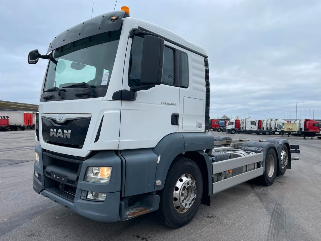 MAN TGS 26.440 6x2*4 Euro 6 Chassis ADR MAN TGS 26.440 6x2*4 Euro 6 Chassis ADR - Châssis cabine: photos 1 MAN TGS 26.440 6x2*4 Euro 6 Chassis ADR MAN TGS 26.440 6x2*4 Euro 6 Chassis ADR - Châssis cabine: photos 1