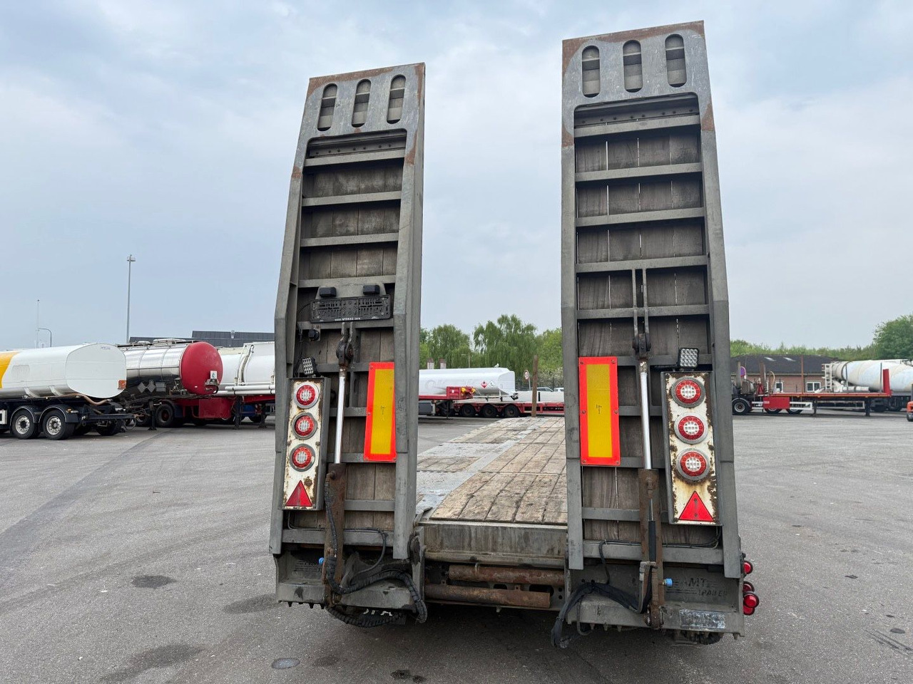 MTDK 4 Achsen 30 t. Maschinen Hydr. rampen - Remorque porte-engin surbaissée: photos 5 MTDK 4 Achsen 30 t. Maschinen Hydr. rampen - Remorque porte-engin surbaissée: photos 5