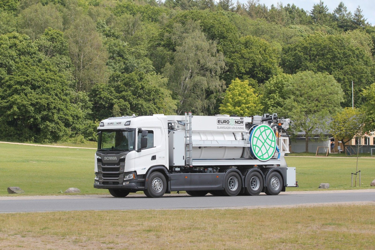 Scania G460 B8x4*4NBMN Bucher FlexLine CM140 - Camion hydrocureur: photos 1 Scania G460 B8x4*4NBMN Bucher FlexLine CM140 - Camion hydrocureur: photos 1
