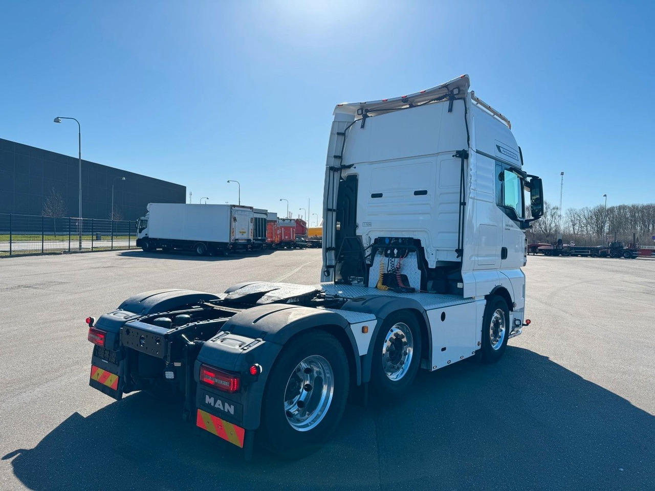 MAN TGX 26.500 6x2/2 XXL PerformanceLine - Tracteur routier: photos 3 MAN TGX 26.500 6x2/2 XXL PerformanceLine - Tracteur routier: photos 3