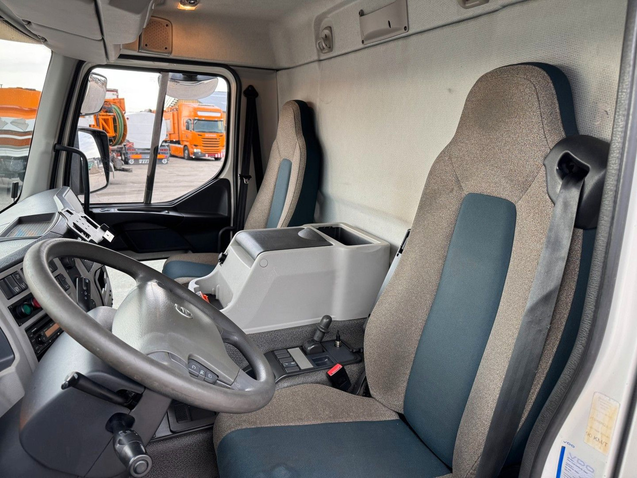 Volvo FE320 6x2*4 Frigoblock FK25SL 9.9 m Frigobox - Camion frigorifique: photos 5 Volvo FE320 6x2*4 Frigoblock FK25SL 9.9 m Frigobox - Camion frigorifique: photos 5