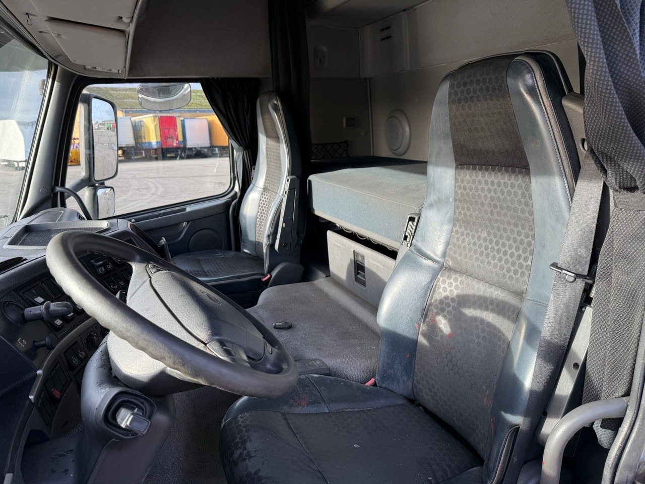 Volvo FM 410 6x2 Euro 5 - Camion plateau: photos 5 Volvo FM 410 6x2 Euro 5 - Camion plateau: photos 5