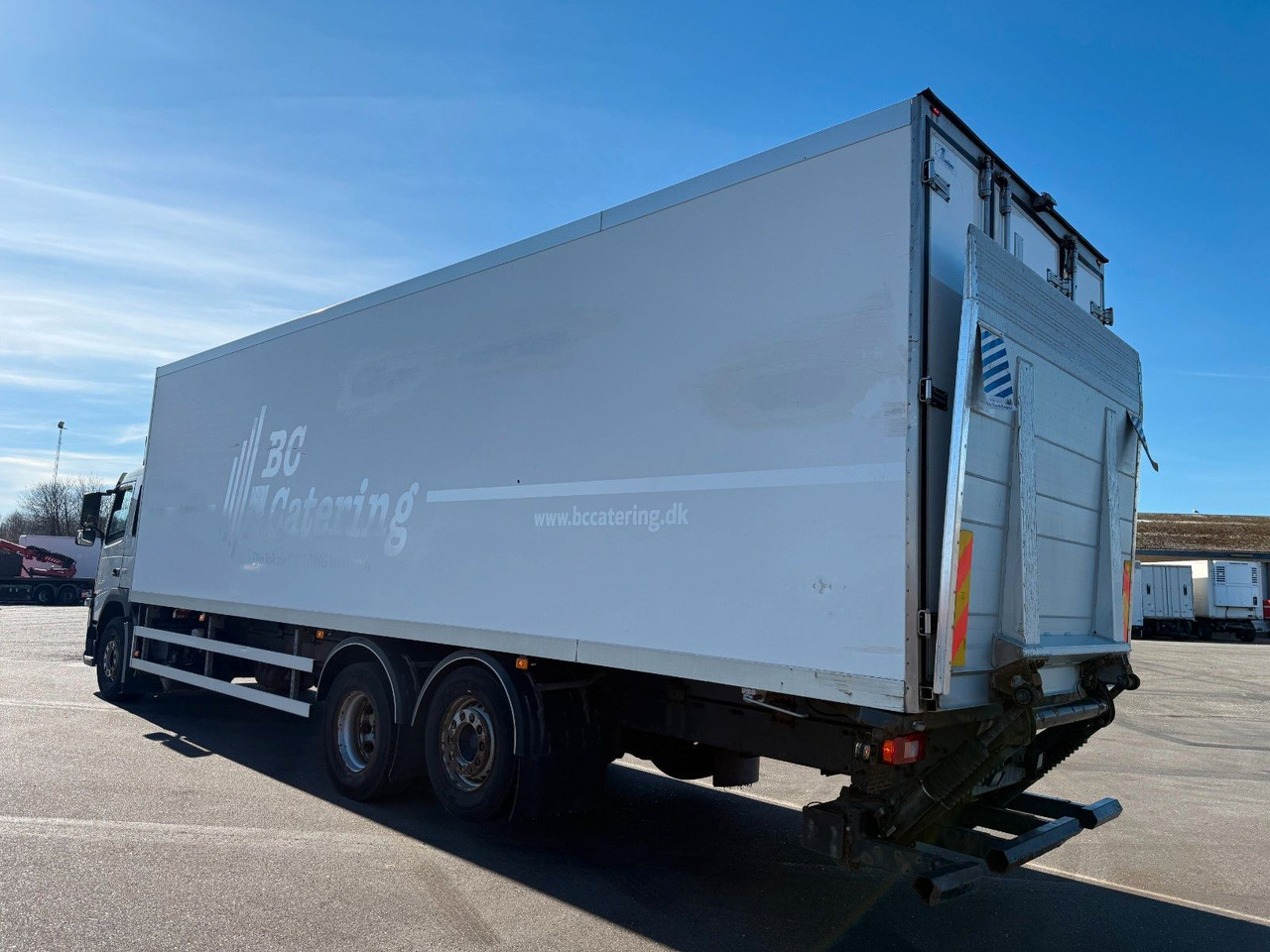 Volvo FM330 6x2*4 Carrier Supra 1250 Mt / 9.3 m Koffer - Camion frigorifique: photos 4 Volvo FM330 6x2*4 Carrier Supra 1250 Mt / 9.3 m Koffer - Camion frigorifique: photos 4