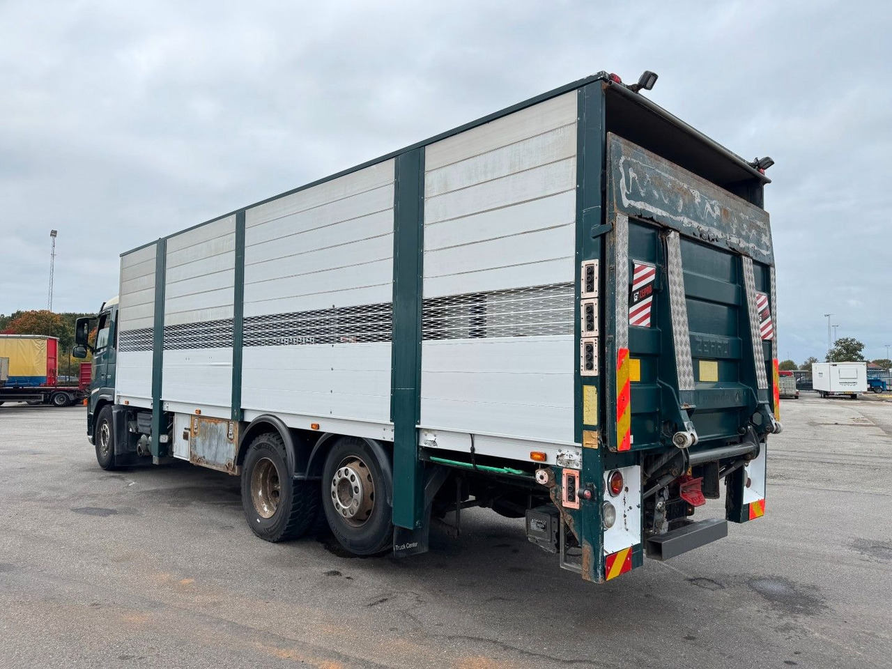 Volvo FM9 380 6x2*4 Tiertransporter / Livestock - Camion chevaux: photos 4 Volvo FM9 380 6x2*4 Tiertransporter / Livestock - Camion chevaux: photos 4