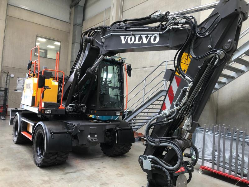 Volvo EWR130E - Pelle sur pneus: photos 2 Volvo EWR130E - Pelle sur pneus: photos 2