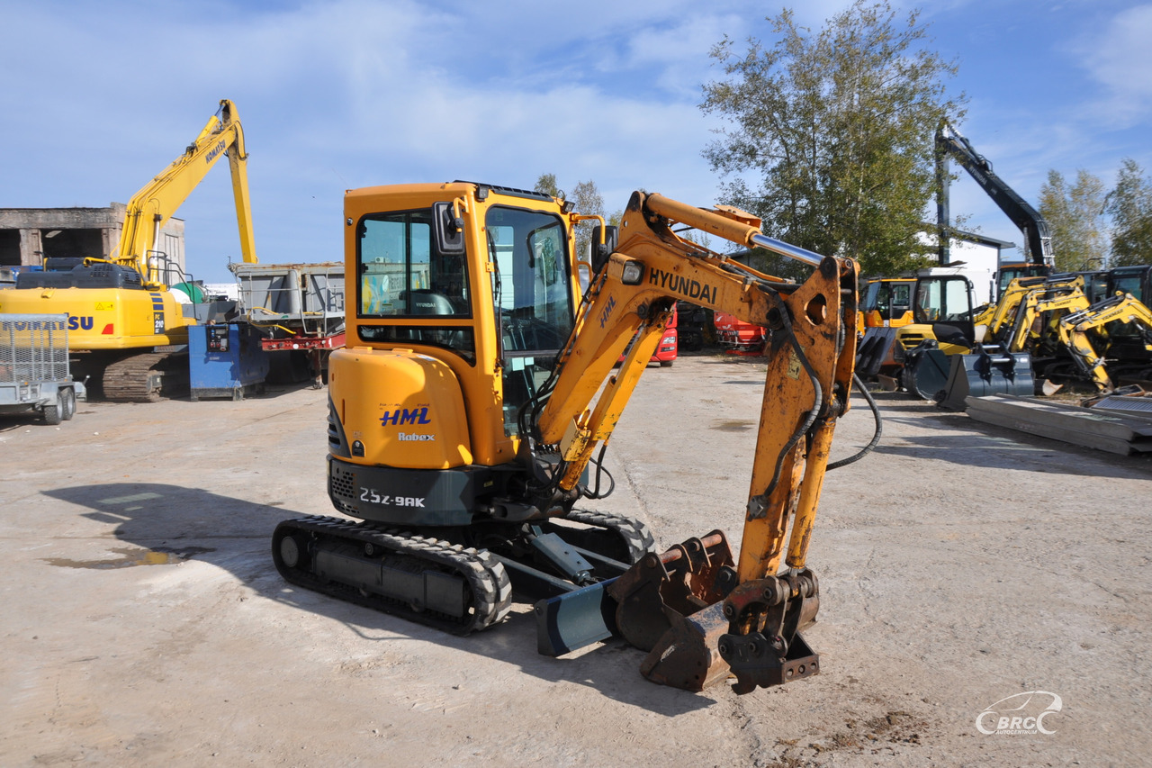 Hyundai R25Z-9AK - Mini pelle: photos 2 Hyundai R25Z-9AK - Mini pelle: photos 2