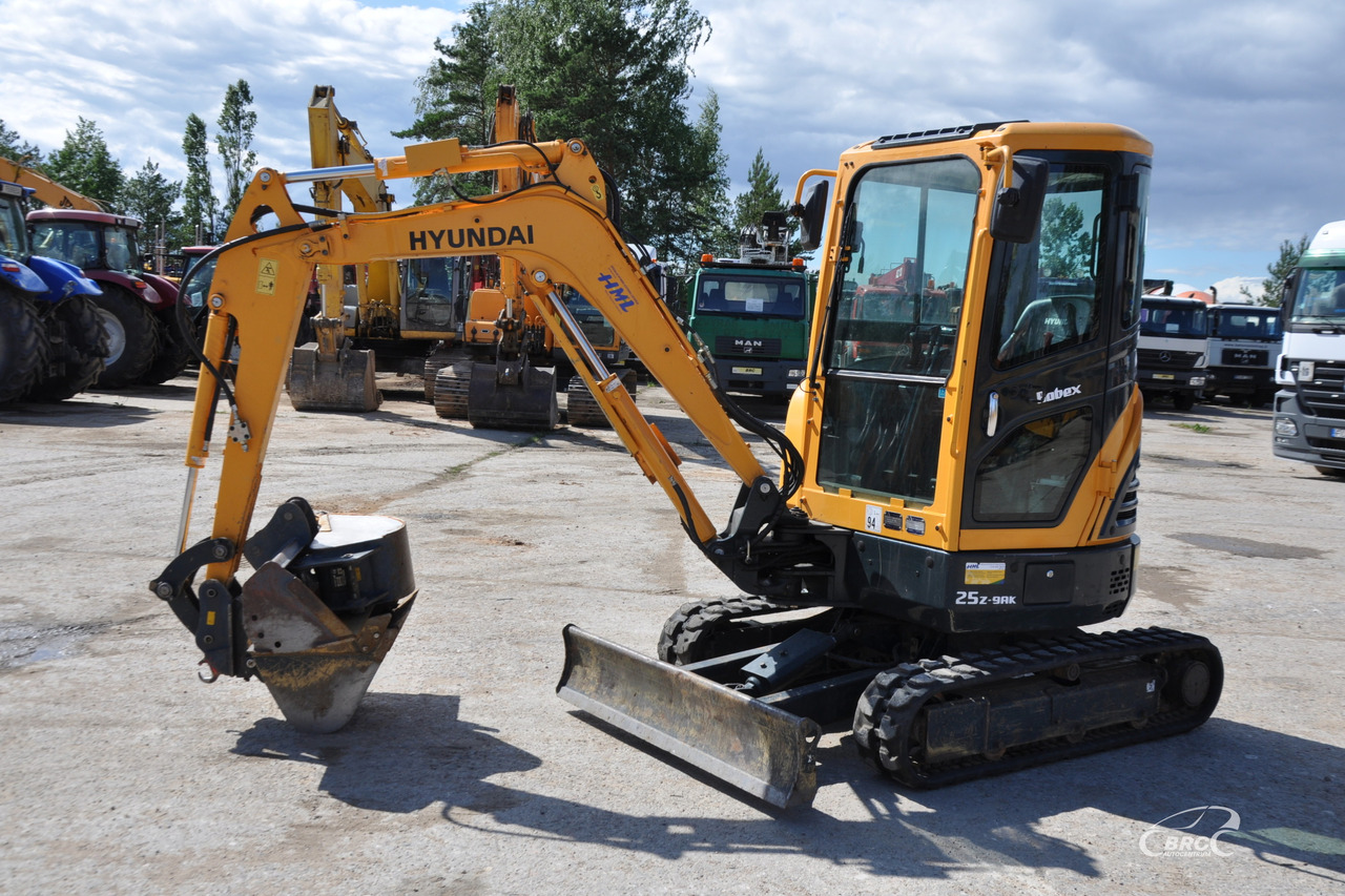 Hyundai R25Z-9AK - Mini pelle: photos 1 Hyundai R25Z-9AK - Mini pelle: photos 1
