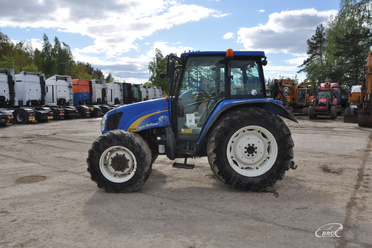 New Holland T5060 - Tracteur agricole: photos 3 New Holland T5060 - Tracteur agricole: photos 3