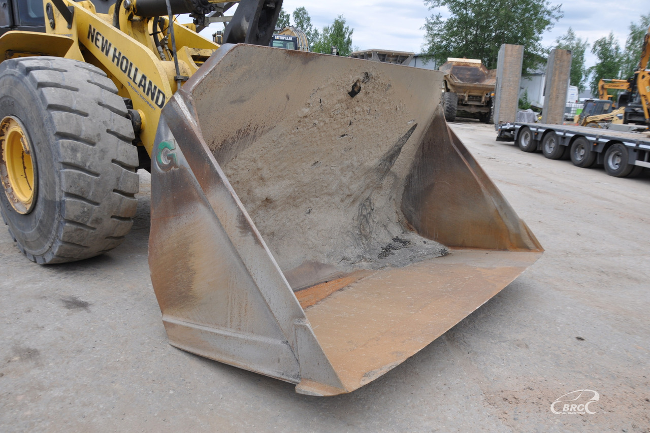 Chargeuse sur pneus New Holland W270B: photos 10 Chargeuse sur pneus New Holland W270B: photos 10