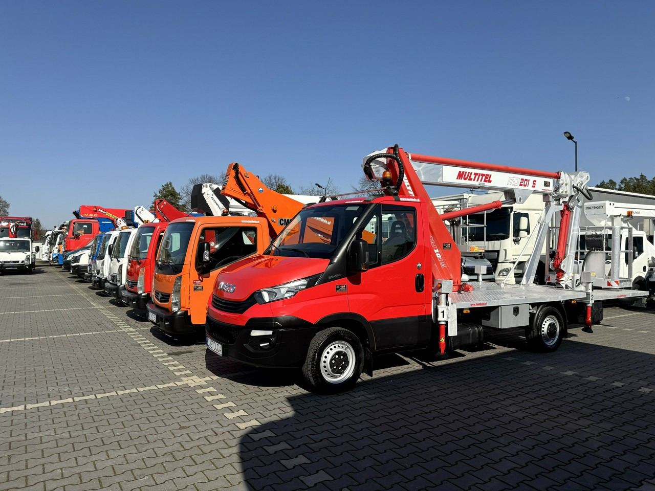 Iveco Daily 35S12 - Camion avec nacelle: photos 1 Iveco Daily 35S12 - Camion avec nacelle: photos 1
