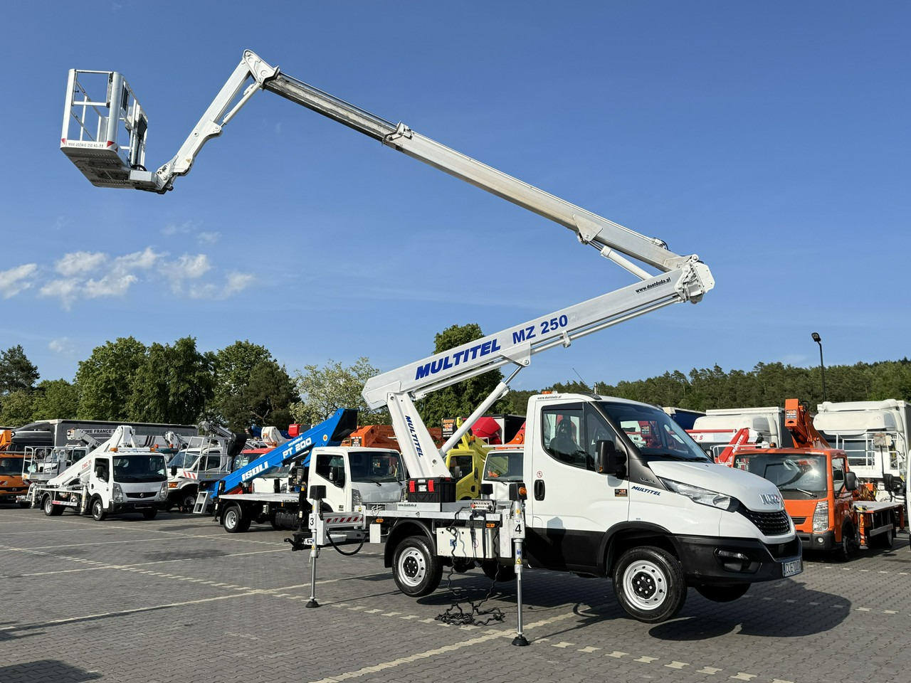 Iveco Daily 35S14 - Camion avec nacelle: photos 1 Iveco Daily 35S14 - Camion avec nacelle: photos 1