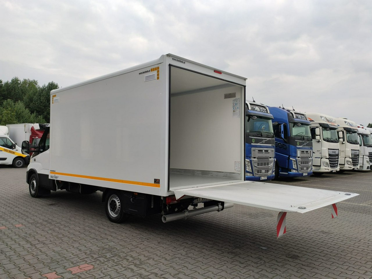 Iveco Daily 35S16S V - Fourgon: photos 4 Iveco Daily 35S16S V - Fourgon: photos 4