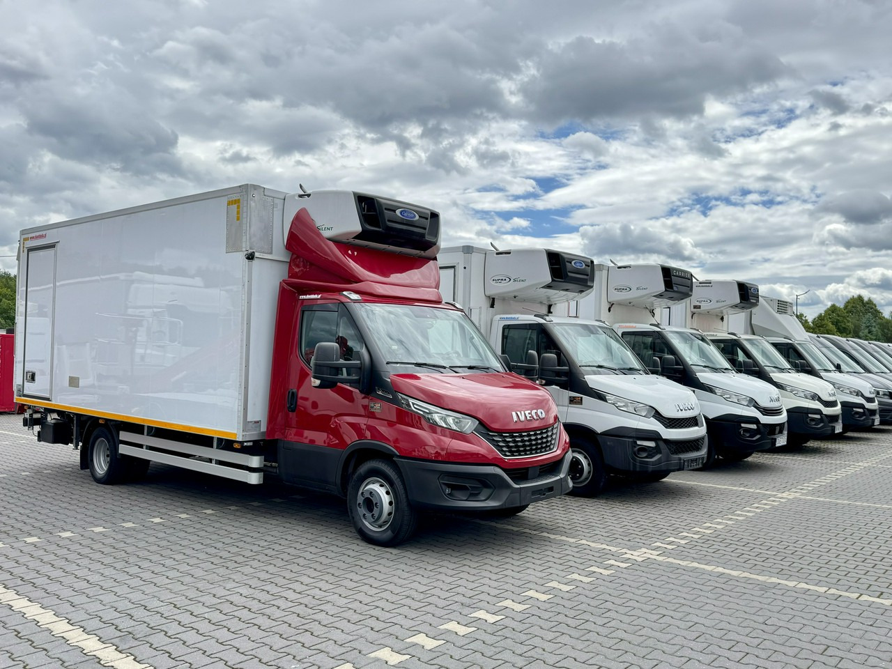 Iveco Daily 72C21 Mroźnia HI-MATIC Ściana Grodziowa Multitemperatura - Véhicule utilitaire frigorifique: photos 1 Iveco Daily 72C21 Mroźnia HI-MATIC Ściana Grodziowa Multitemperatura - Véhicule utilitaire frigorifique: photos 1