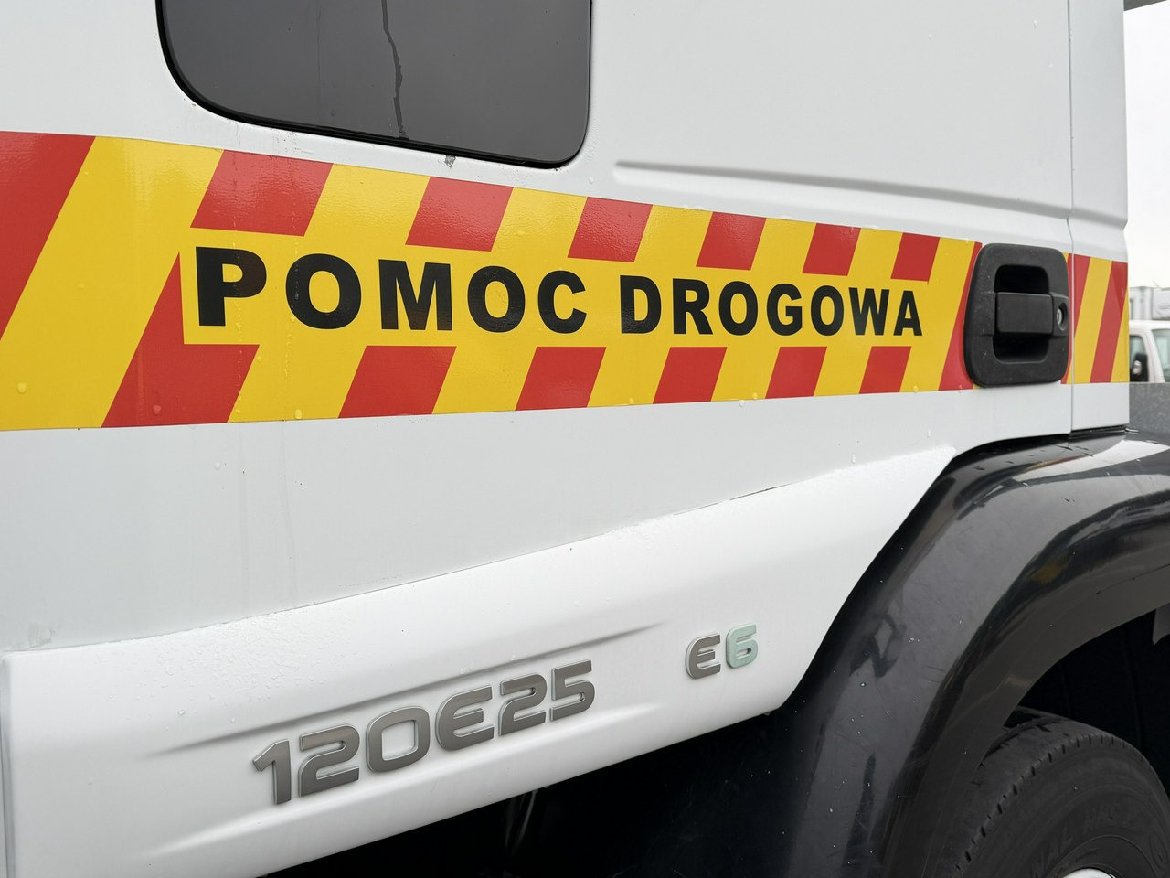 Iveco EUROCARGO 120E25 E6 Laweta Zagłebiana Platforma Pomoc Drogowa - Remorqueuse: photos 2 Iveco EUROCARGO 120E25 E6 Laweta Zagłebiana Platforma Pomoc Drogowa - Remorqueuse: photos 2