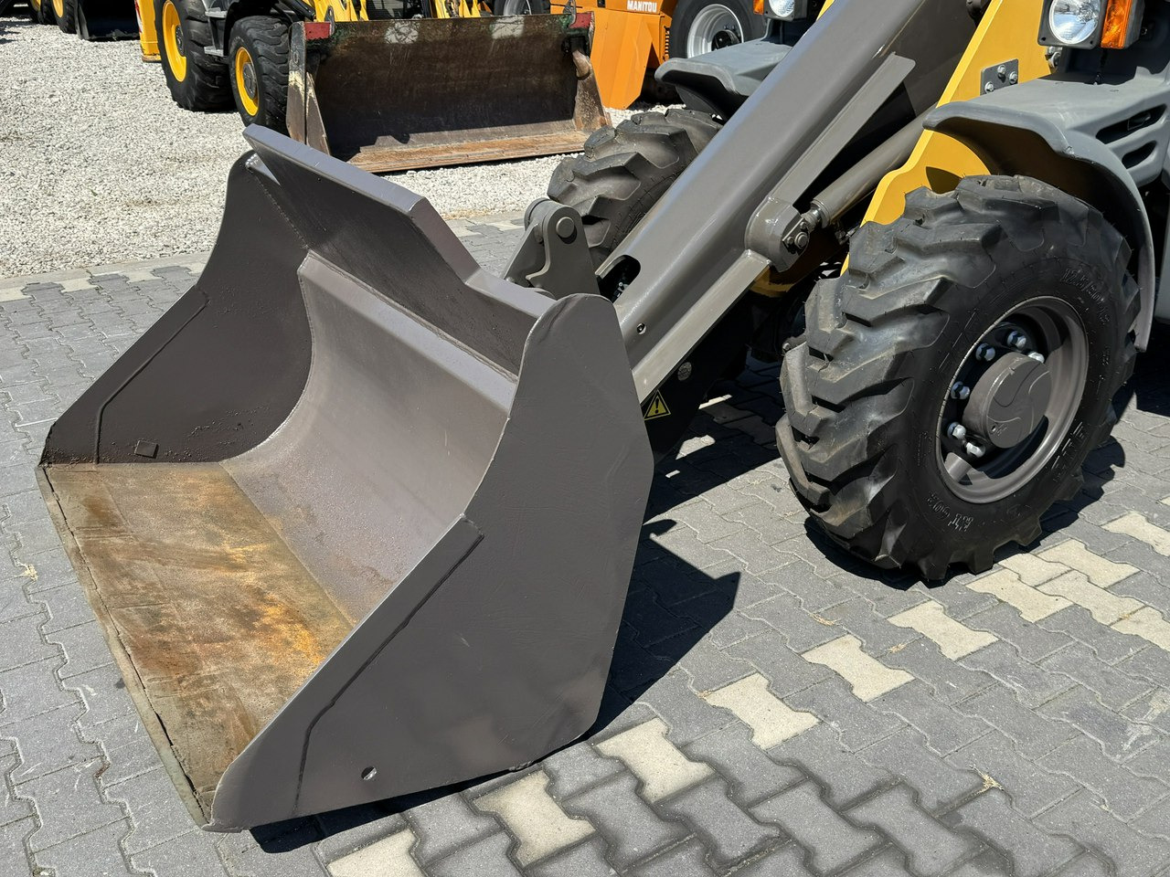 Mecalac AX 700 Szybko-Złącze Łyżka Super Stan - Chargeuse sur pneus: photos 5 Mecalac AX 700 Szybko-Złącze Łyżka Super Stan - Chargeuse sur pneus: photos 5