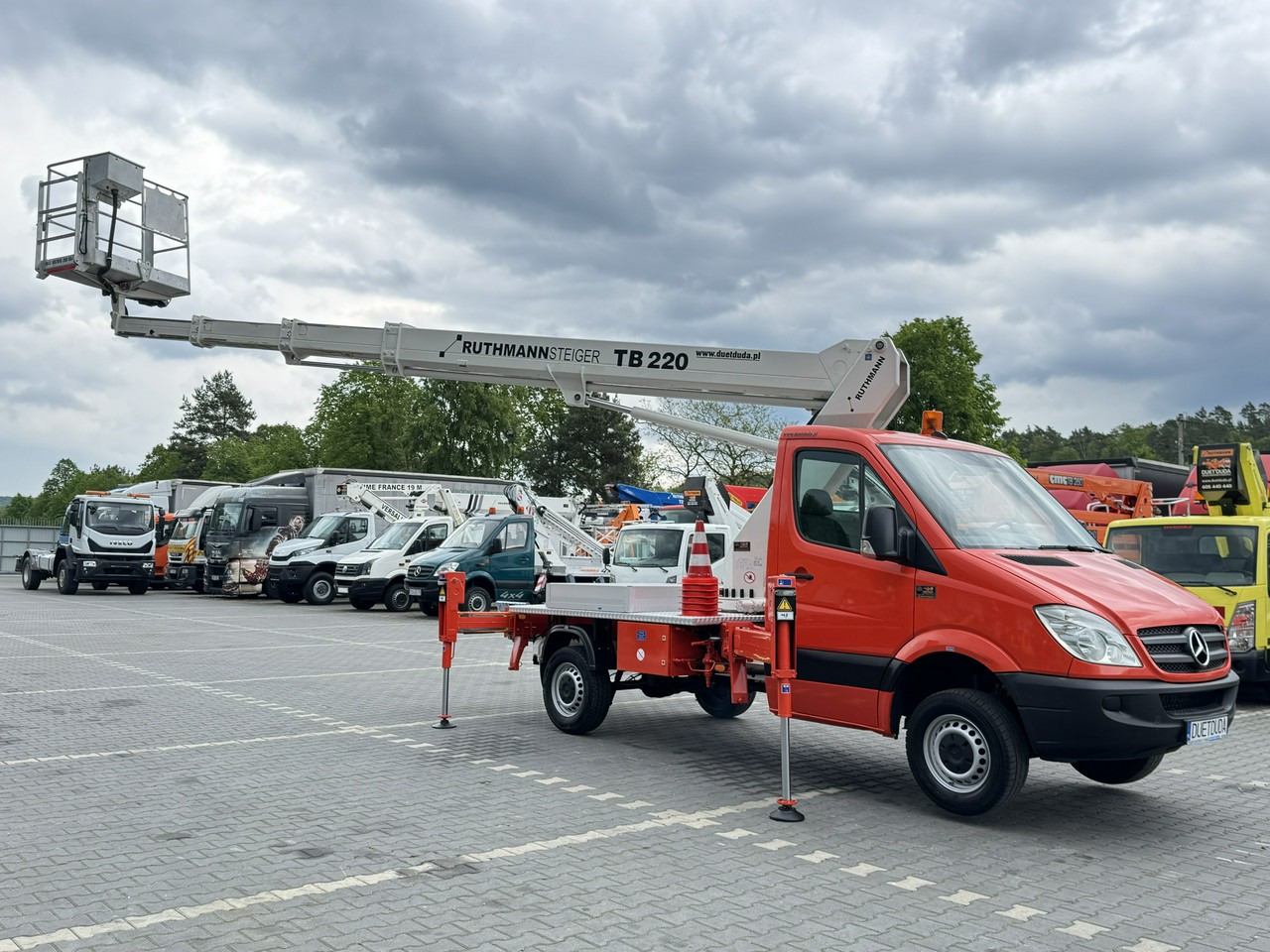 Mercedes Sprinter - Camion avec nacelle: photos 1 Mercedes Sprinter - Camion avec nacelle: photos 1