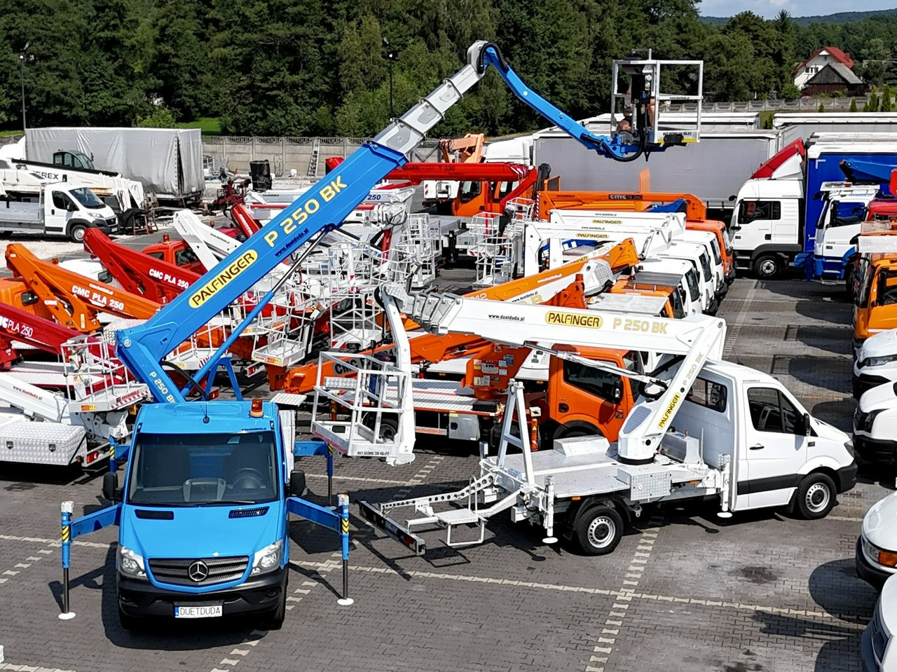 Mercedes Sprinter - Camion avec nacelle: photos 1 Mercedes Sprinter - Camion avec nacelle: photos 1