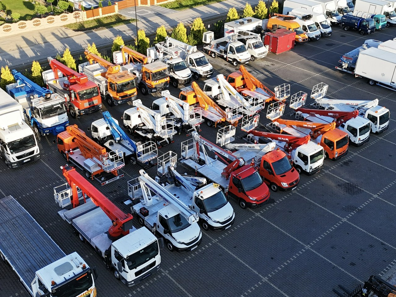 Mercedes Sprinter Zwyżka Podnośnik Koszowy VERSALIFT VTX-240 UDT - Camion avec nacelle: photos 2 Mercedes Sprinter Zwyżka Podnośnik Koszowy VERSALIFT VTX-240 UDT - Camion avec nacelle: photos 2