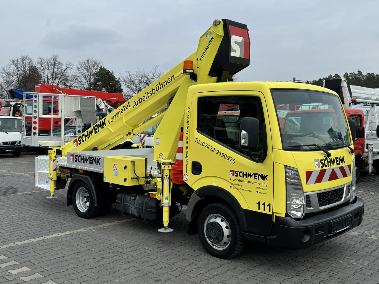 Nissan Cabstar - Camion avec nacelle: photos 1 Nissan Cabstar - Camion avec nacelle: photos 1