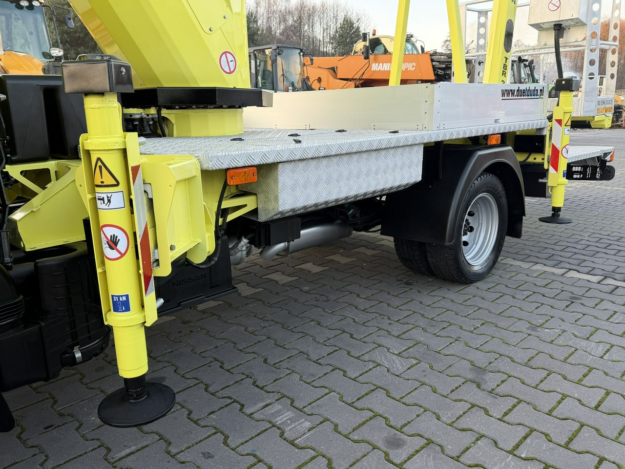 Nissan Cabstar - Camion avec nacelle: photos 4 Nissan Cabstar - Camion avec nacelle: photos 4