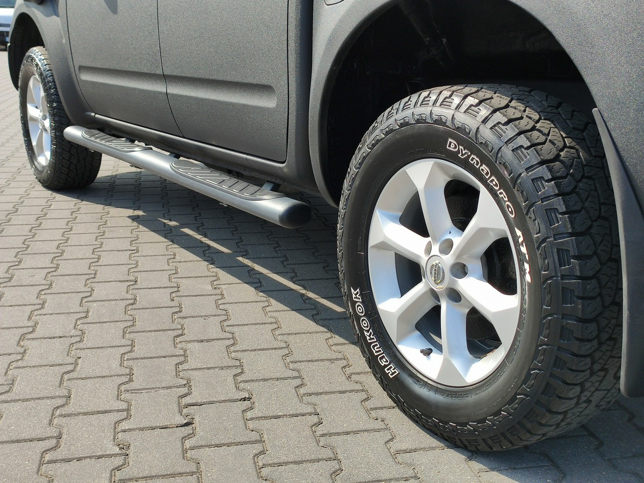 Pick-up Nissan Navara: photos 10