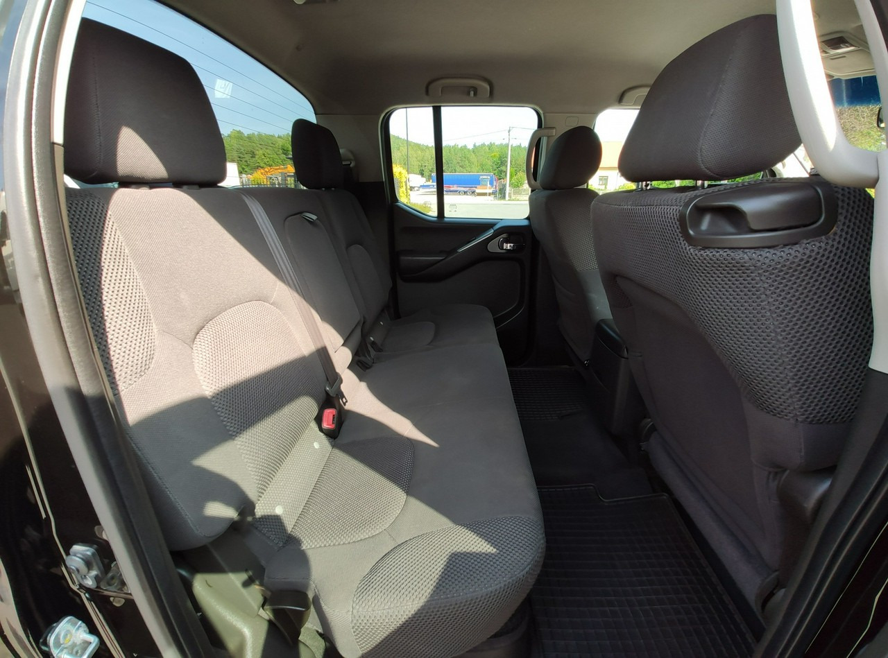 Pick-up Nissan Navara: photos 31
