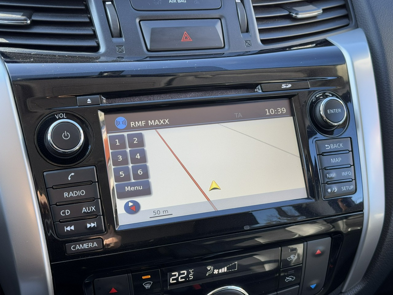 Pick-up Nissan Navara: photos 29