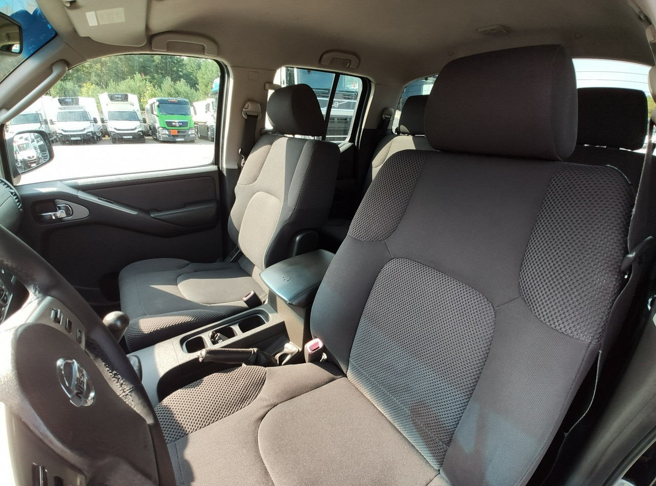 Pick-up Nissan Navara: photos 27